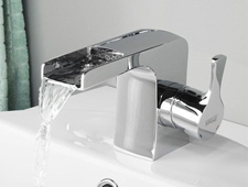 Какой смеситель выбрать для ванны: типы монтажа