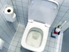 Как отмыть унитаз от известкового налета и желтизны