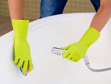 Как правильно чистить и мыть акриловые ванны?