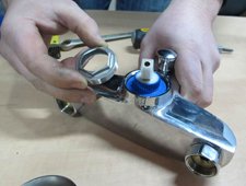 Как правильно починить смеситель для душа?