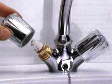 Як розібрати змішувач у ванній двохвентильні типу