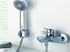 Как выбрать смеситель для душа: виды монтажа и управления