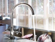 Какой выбрать смеситель c  рукояткой или краном?