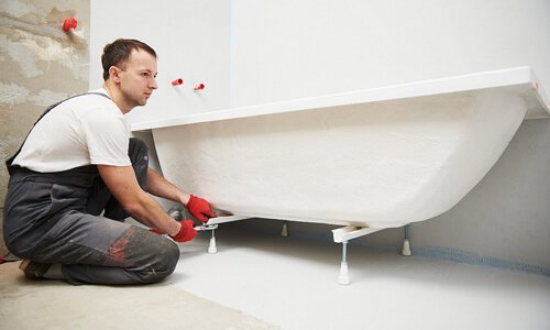 Чи можна стояти в акриловій ванні