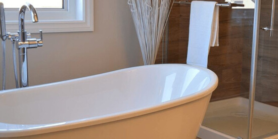 мийка та дезінфекція акрилової ванни