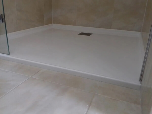 низький душовий піддон