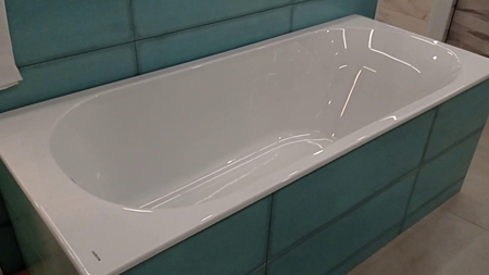 Акриловая ванна бренда Geberit