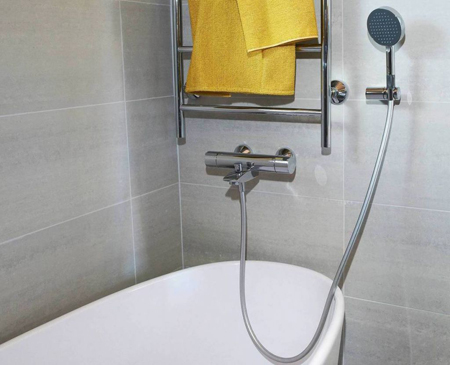 Змішувач для ванни з термостатом