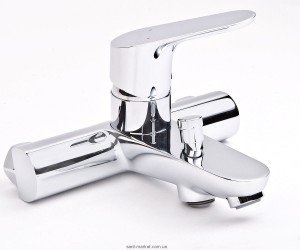 Смеситель однорычажный для ванны с коротким изливом Hansgrohe коллекция Focus E2 хром 31940000