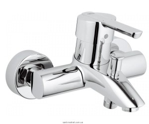 Смеситель однорычажный для ванны с коротким изливом Grohe коллекция Feel хром 32269000