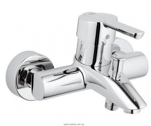 Смеситель однорычажный для ванны с коротким изливом Grohe коллекция Feel хром 32269000