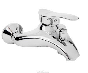 Смеситель однорычажный для ванны с коротким изливом Ferro коллекция Padwa хром BTP1