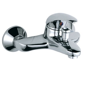 Смеситель однорычажный для ванны с коротким изливом Ferro коллекция Ancona хром BAN11