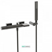 Смеситель для ванной Tres Project colors с каскадным изливом и ручным душем однорычажный черный металл 21117001KM