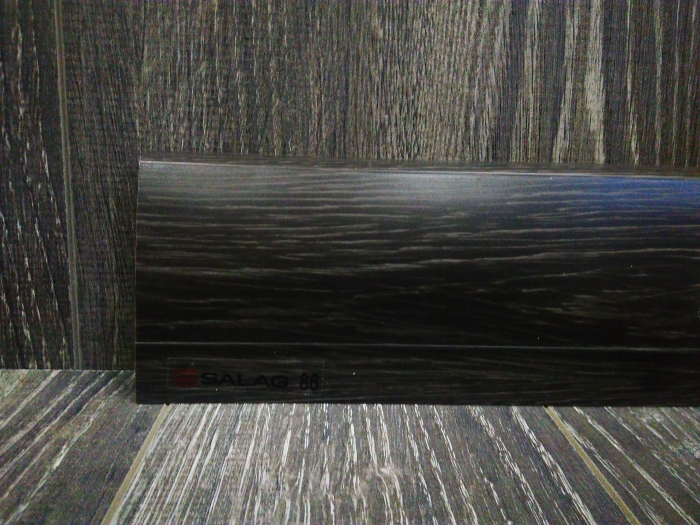 Плинтус Salag NG80 ПВХ дуб горелый NG8086