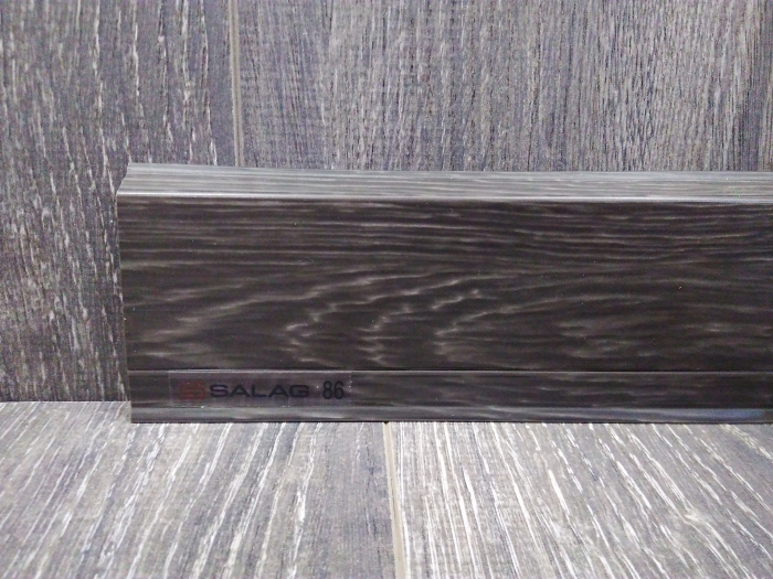 Плінтус Salag NG62 ПВХ дуб горілий NG6286