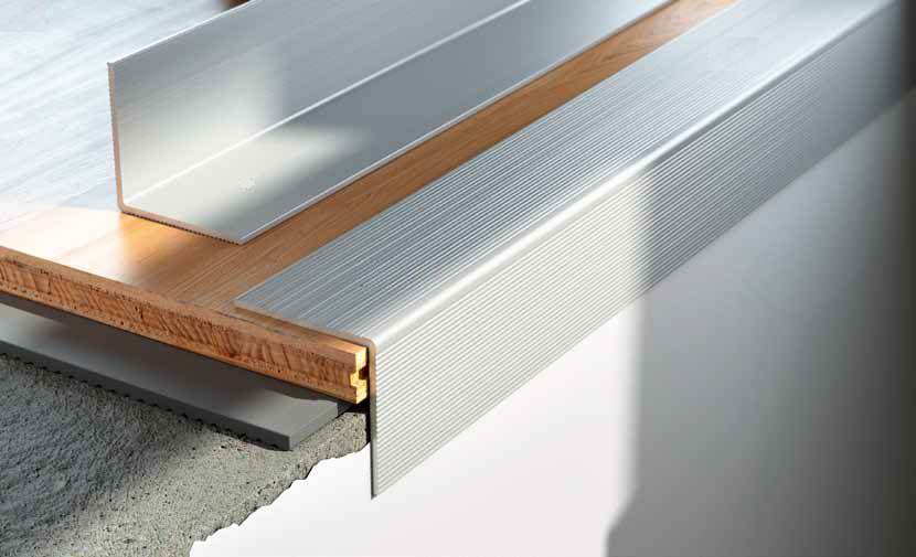 Сходовий профіль Salag Stratus S04 з самоклеїться 0.91 м срібний анoдірованний S04E11