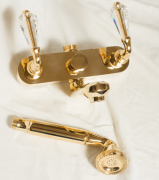 Смеситель для ванной THG ArtDeco cristal двухвентильный с ручным душем и шлангом золото A56 H44 00013B