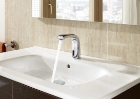 Бесконтактный сенсорный смеситель для раковины Roca L20 работает от сети хром A5A5509C00