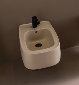 Биде Flaminia Flag подвесное с отверстием под смеситель с переливом молочно-белый/графит матовый FG218 STRIPES Latte + Grafite