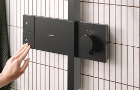 Душевая стойка Hansgrohe Raindance Alive Q 34х21 см 1jet EcoSmart с термостатом черный матовый 24581670