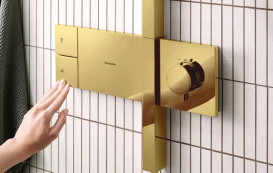 Душова стійка Hansgrohe Raindance Alive Q 34х21 см 1jet EcoSmart із термостатом золото 24581990