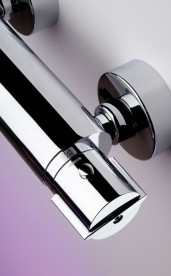 Душевая стойка Tres Flat-Tres термостатическая c верхним и ручным душем хром 20439501