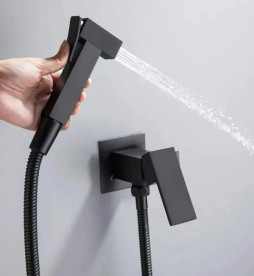 Гигиенический душ со смесителем скрытого монтажа Rea Fenix черный REA-B5687