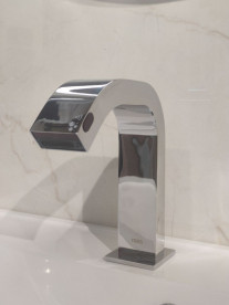 Кран для раковини Tres Electronic електронний на одну воду з автоматичним дозатором мила хром 39210304