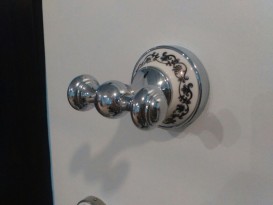 Крючок для ванной Kraus Apollo двойной латунь хром KEA-16501CH