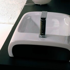 Раковина для ванной Hidra Hi-Line накладная 70х41 см санфаянс белый/черный HI17 012 bianco/nero