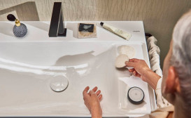 Раковина Hansgrohe Xelu Q 80х48 см полка справа c 2 отверстиями без перелива керамика SmartClean белый 61025450