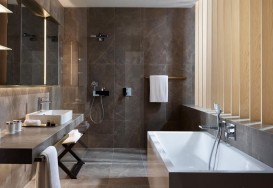 Шланговое під'єднання Hansgrohe колекція FixFit Porter 300 хром / білий 26456400