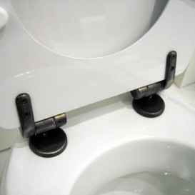 Сидіння з кришкою для унітазу Kerasan Waldorf з мікроліфтом поліестер біле петлі хром 418801