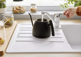 Смеситель для кухни Blanco Wega II однорычажный хром/белый 526408