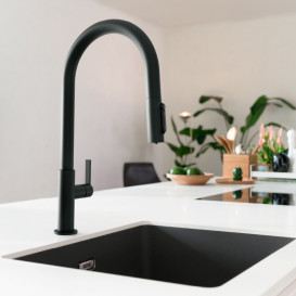 Смеситель для кухни Franke Maris Slim J Pull Down выдвижной излив черный матовый 1120.0730.911