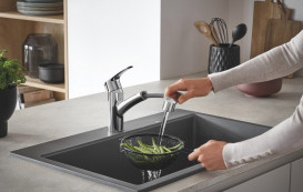 Смеситель для кухни Grohe Eurosmart с выдвижной лейкой хром 30305001