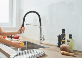 Змішувач для кухні Grohe Feel одноважільний з висувною лійкою хром 31489000