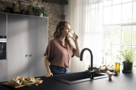 Смеситель для кухни Hansgrohe Aqittura M91 FilterSystem 210 однорычажный с выдвижным носиком стартовый комплект черный матовый 76801670