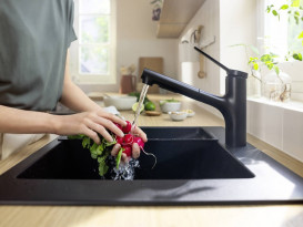 Змішувач для кухні Hansgrohe Zesis M33 одноважільний з висувною лійкою матовий чорний 74821670