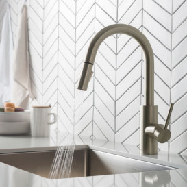 Змішувач для кухні Kraus Oletto з висувною лійкою латунь сатин KPF-2620SFS