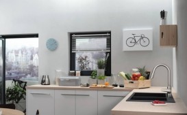 Змішувач для кухні Hansgrohe Focus M42 220 з витяжним душем 2jet sBox хром 71820000