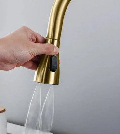 Смеситель для кухни Rea Conor одновентильный с выдвижной лейкой матовое золото REA-B6312