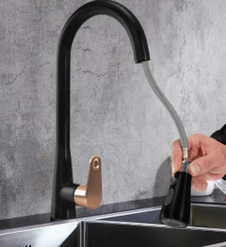 Смеситель для кухни Rea Mild однорычажный с выдвижной лейкой черный/розовое золото REA-B4801