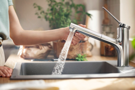 Смеситель для кухни с выдвижной лейкой Hansgrohe Zesis M33 150 однорычажный хром 74800000