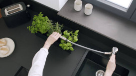 Смеситель для кухни с выдвижной лейкой Hansgrohe Zesis M33 150 с sBox lite однорычажный хром 74803000