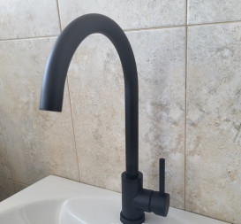 Змішувач для кухні Volle Cruze одноважільний чорний 1547.110104