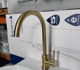 Смеситель для кухни Volle Cruze однорычажный золотой 1547.110115