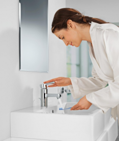 Смеситель для раковины однорычажный с донным клапаном Grohe коллекция Lineare хром 23106001