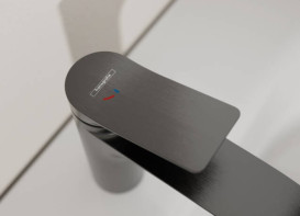 Змішувач для раковини Hansgrohe Vivenis CoolStart одноважільний чорний матовий хром 75023340